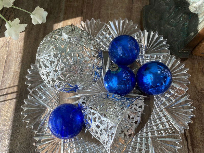 Vintage Christmas Ornaments in Silver Filigree and Blue Balls - Duckwells
