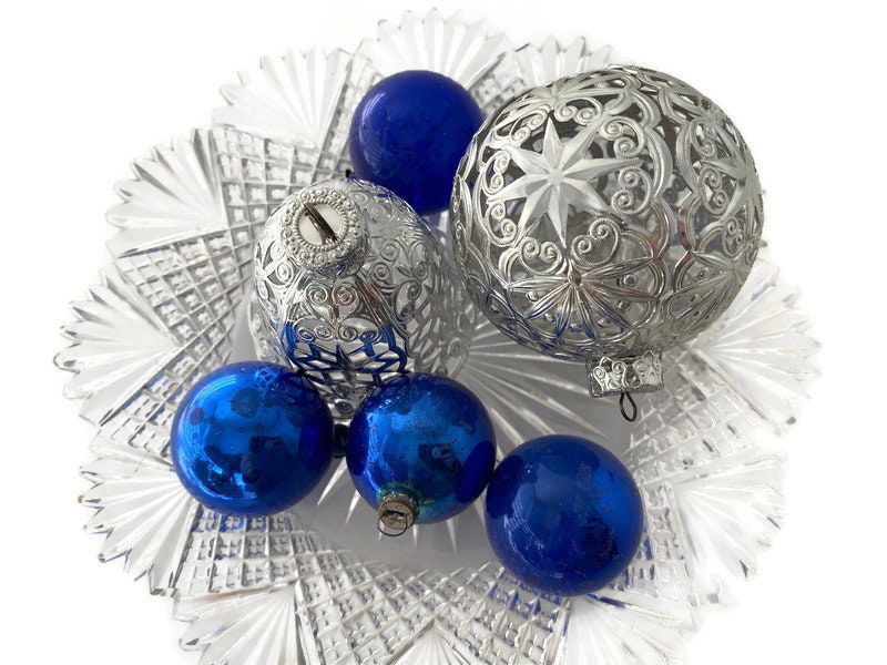 Vintage Christmas Ornaments in Silver Filigree and Blue Balls - Duckwells