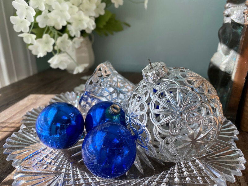 Vintage Christmas Ornaments in Silver Filigree and Blue Balls - Duckwells