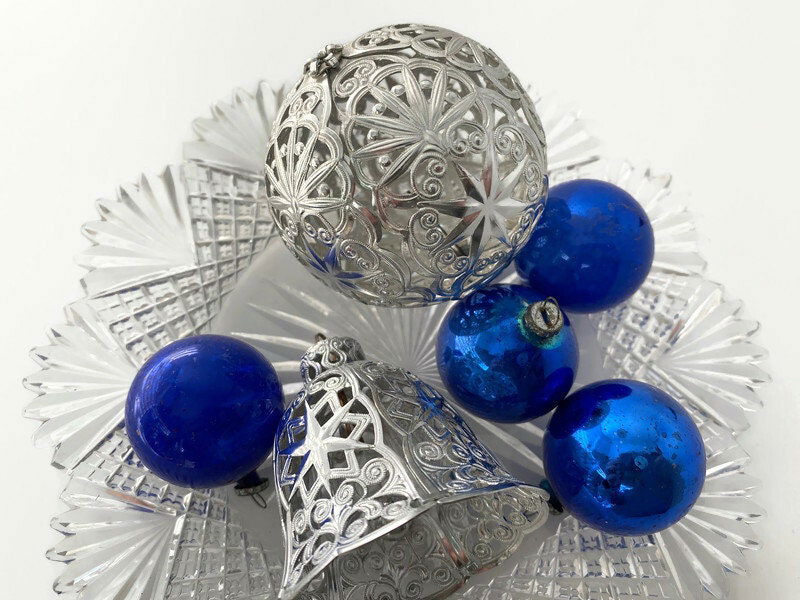 Vintage Christmas Ornaments in Silver Filigree and Blue Balls - Duckwells