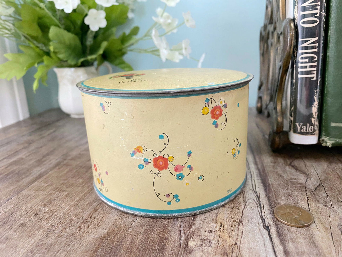 Vintage Dusting Powder TIn Cara Nome by Langlois New York - Duckwells