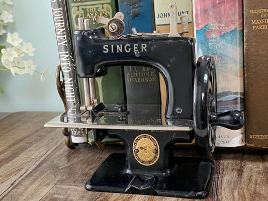 Vintage Singer Mini Model 20 10 Sewing Machine Collectible Made in Great Britain at Duckwells