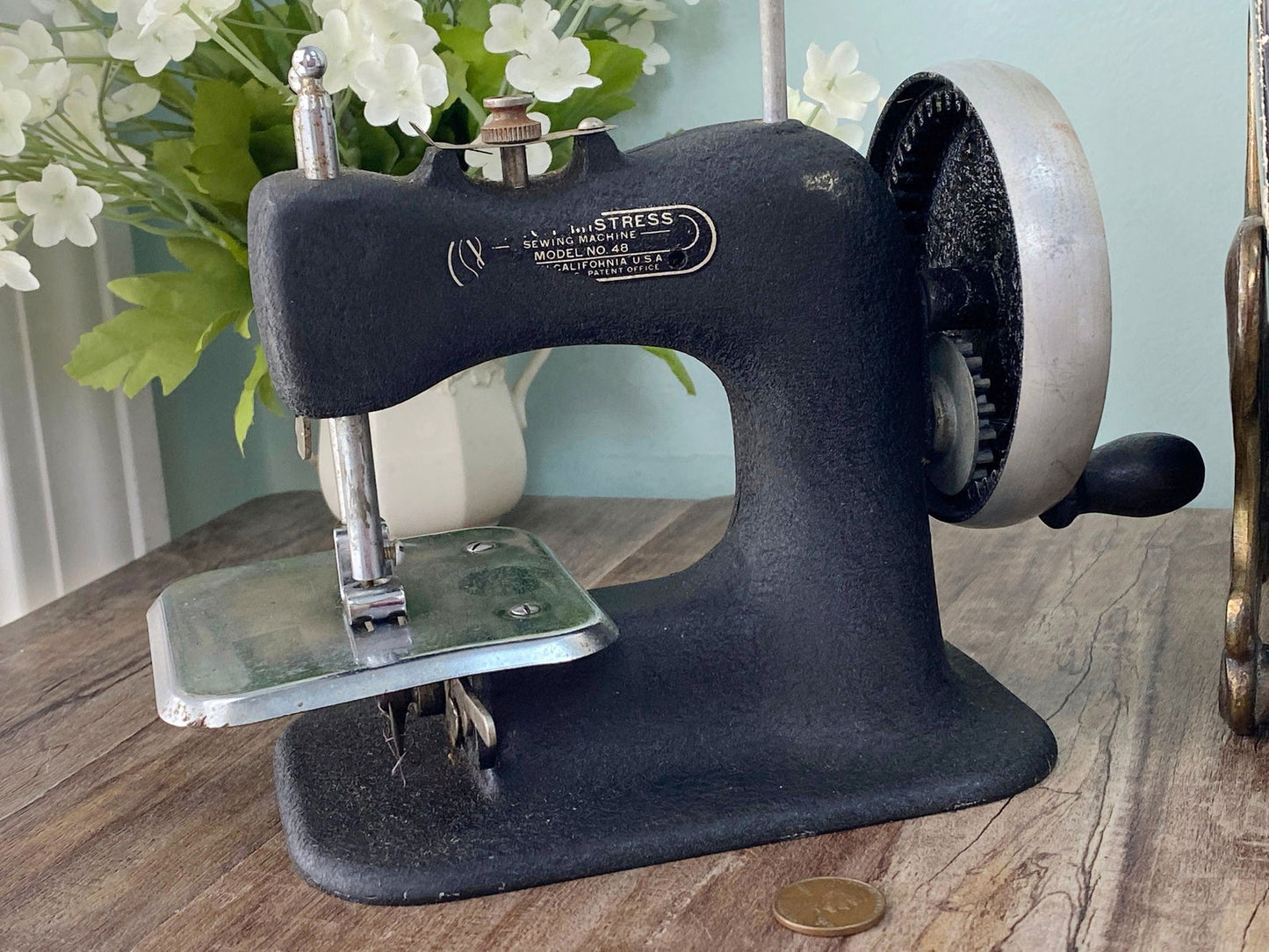 Vintage Toy Sewing Machine Stitch Mistress at Duckwells