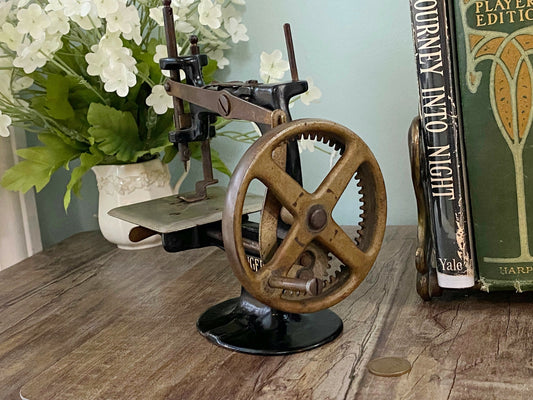 Antique Singer Sewing Machine, Model 20 with 4 Spokes at Duckwells