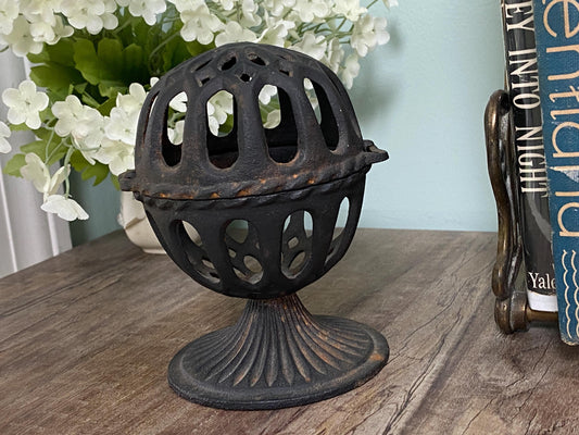Vintage Cast Iron String Holder at Duckwells