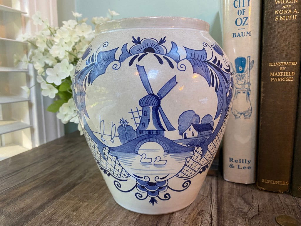 1937 Saint Nicholas Society Annual Dinner Royal Delft Vase at Duckwells