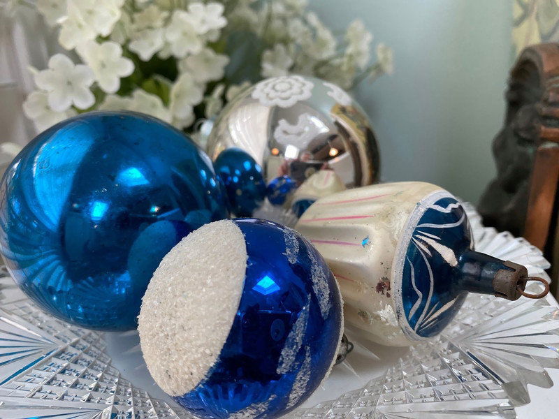 Midcentury Glass Christmas Ornaments - Duckwells