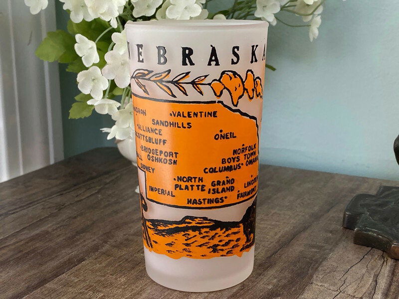 Midcentury Nebraska Souvenir Glass with State Map - Duckwells
