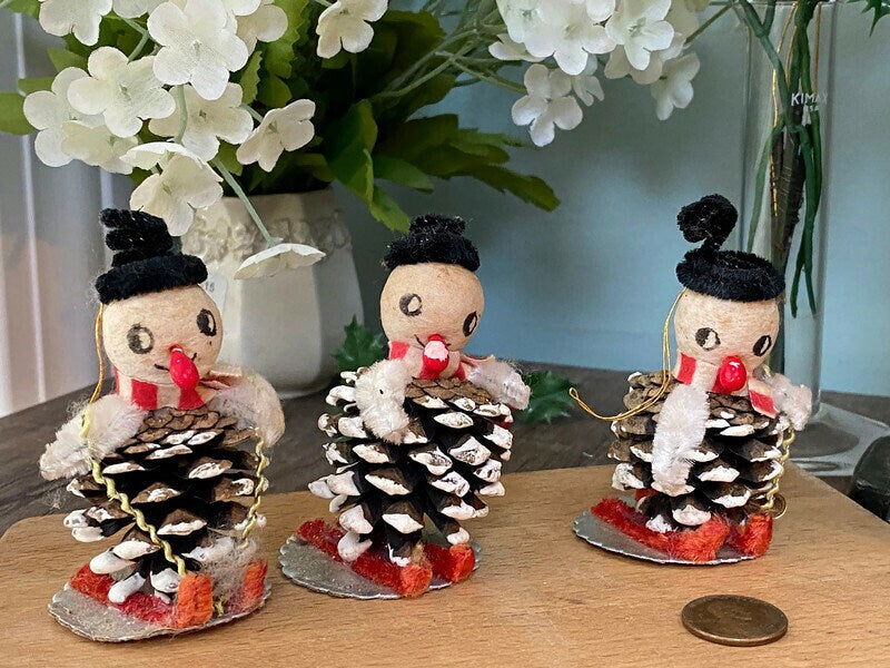 Midcentury Pinecone Snowmen on Skis - Duckwells