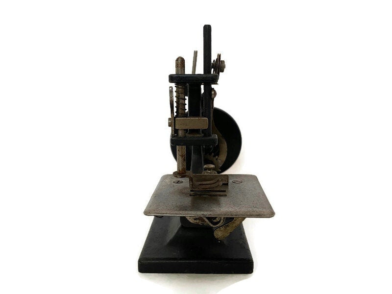 Vintage Baby Grand Toy Sewing Machine - Duckwells