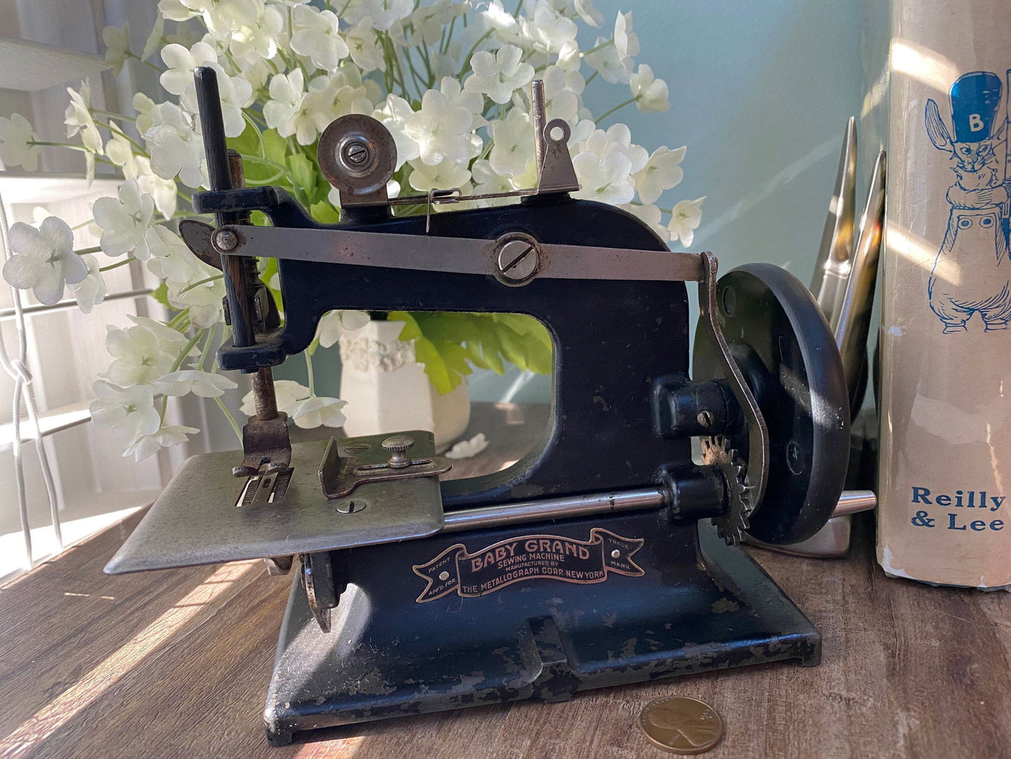 Vintage Baby Grand Toy Sewing Machine - Duckwells
