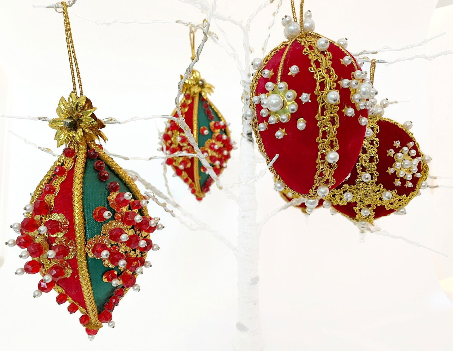 Vintage Beaded Red Green and Gold Christmas Ornaments - Duckwells