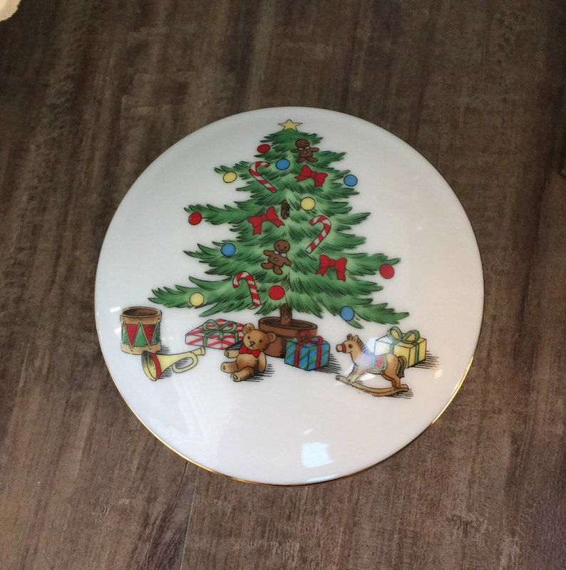 Vintage Christmas Porcelain Trinket Box - Duckwells
