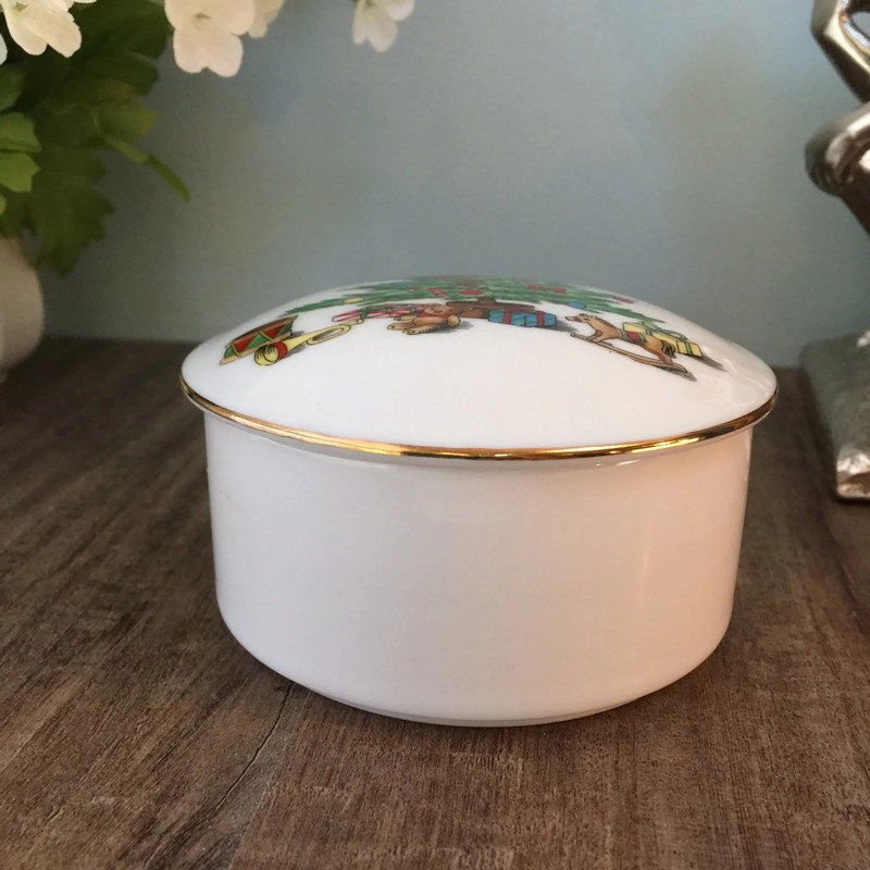 Vintage Christmas Porcelain Trinket Box - Duckwells