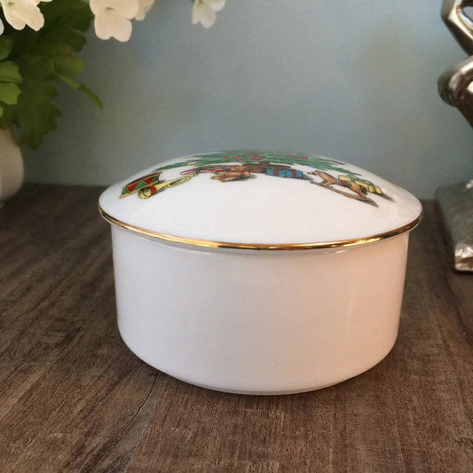 Vintage Christmas Porcelain Trinket Box at Duckwells