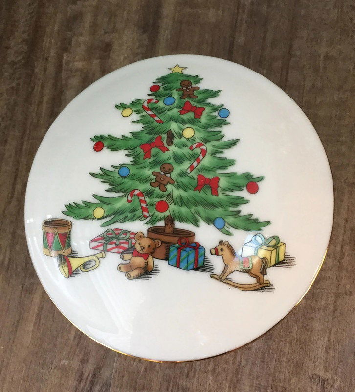 Vintage Christmas Porcelain Trinket Box - Duckwells