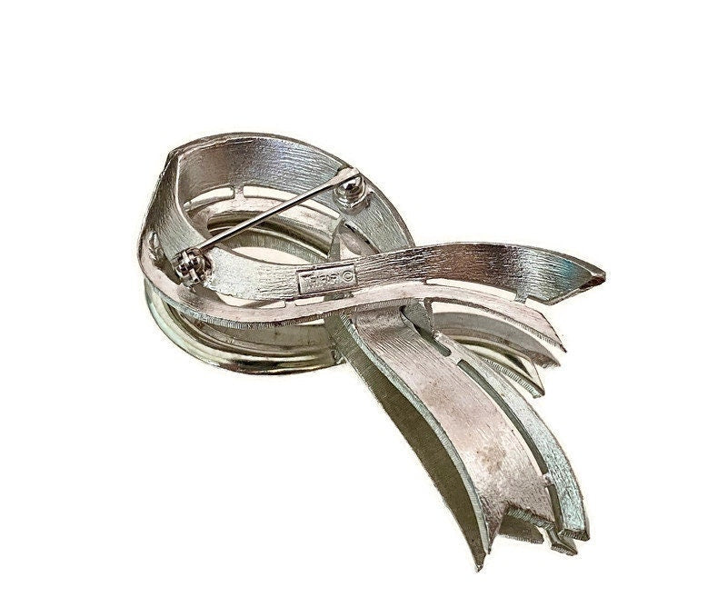 Vintage Crown Trifari Silvertone Ribbon Brooch Pin - Duckwells