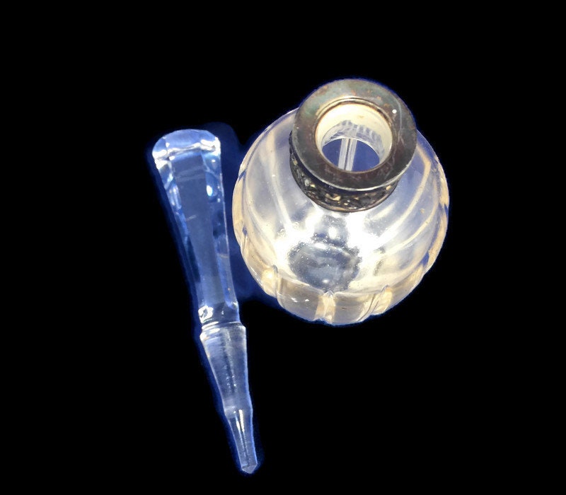 Vintage Crystal Perfume Bottle - Duckwells