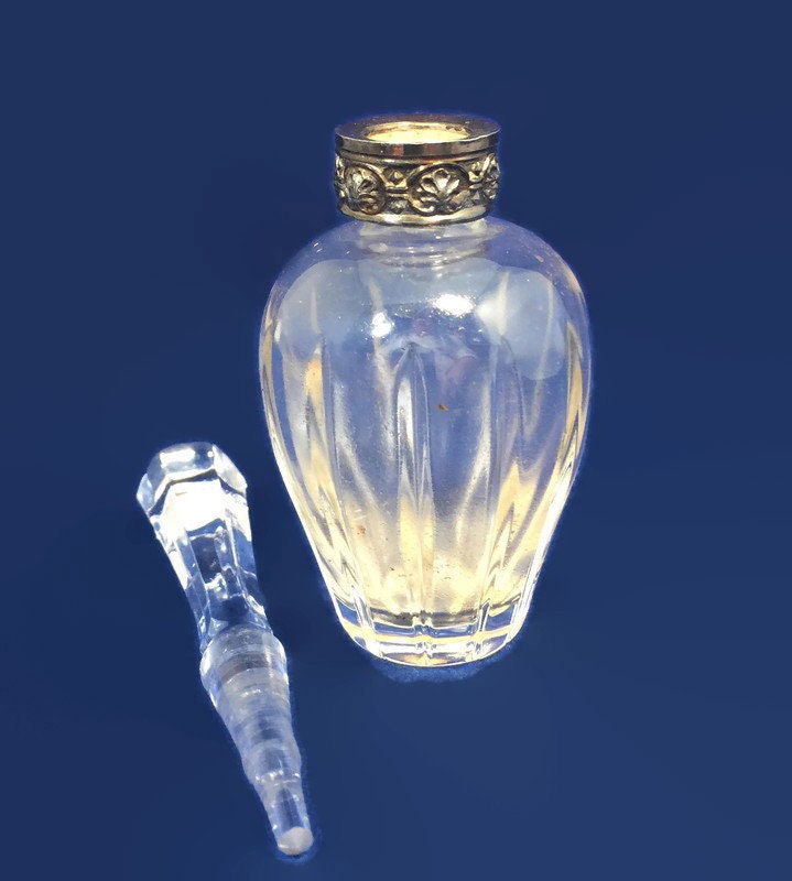 Vintage Crystal Perfume Bottle - Duckwells