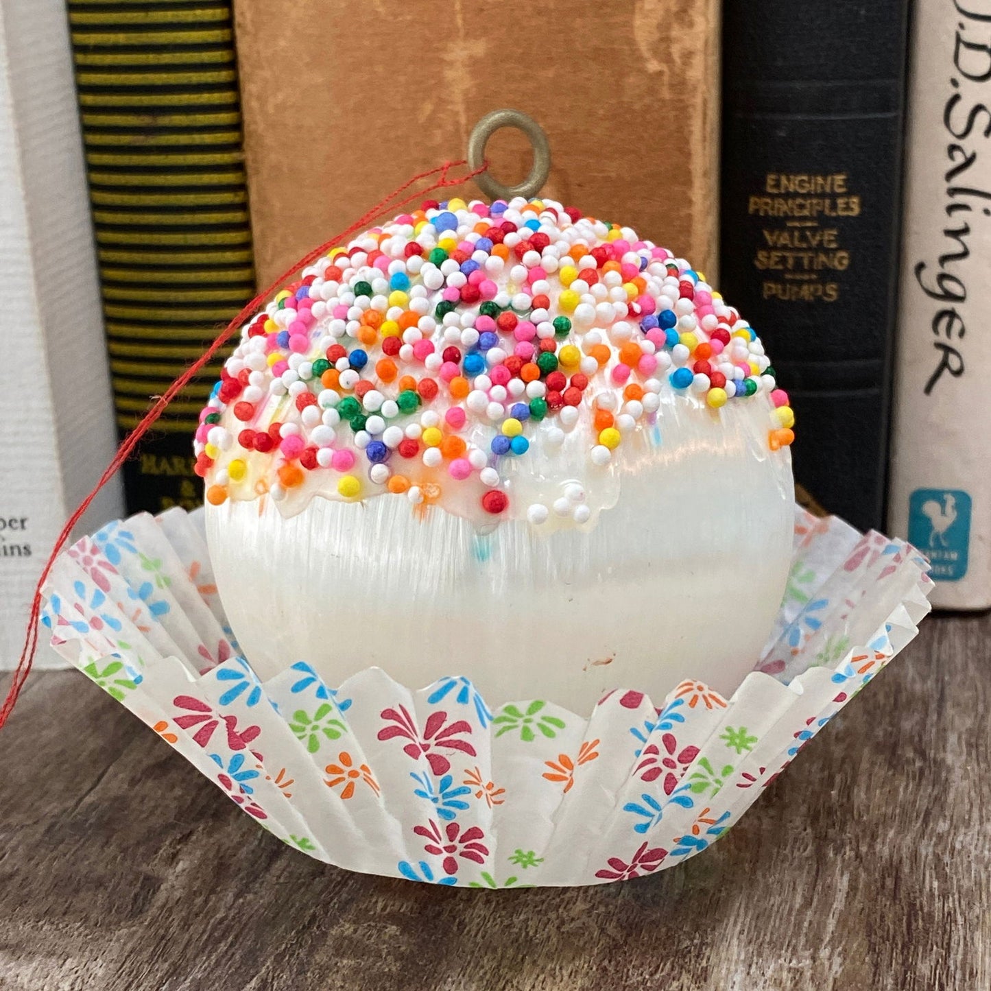 Vintage Cupcake Christmas Ornament - Duckwells