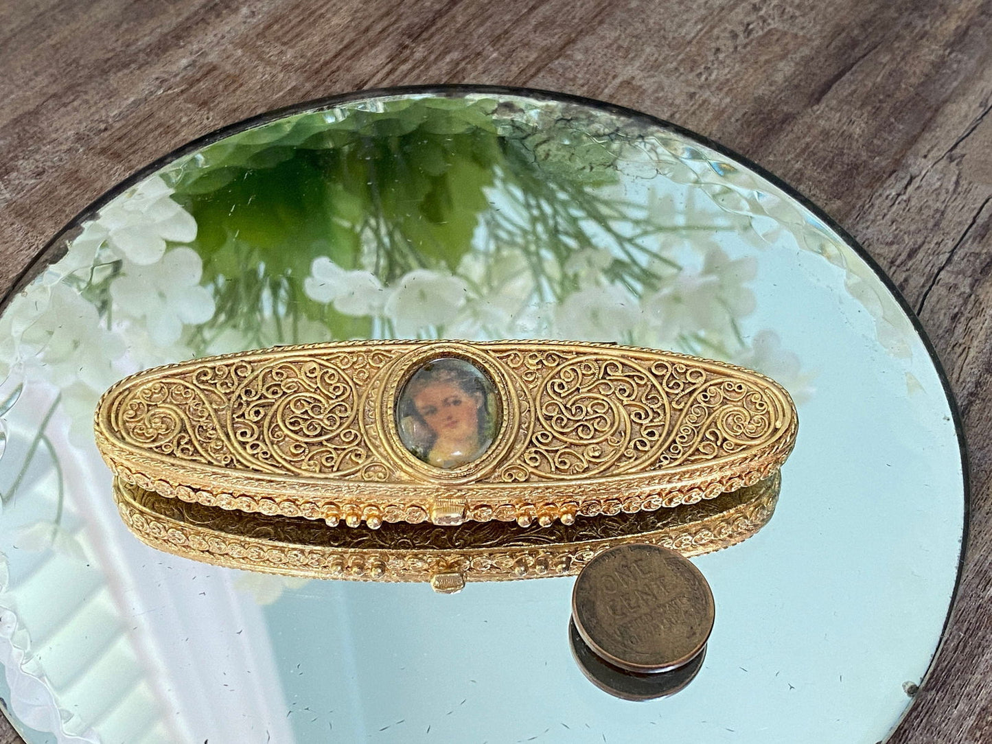 Vintage Estee Lauder Perfume Compact at Duckwells