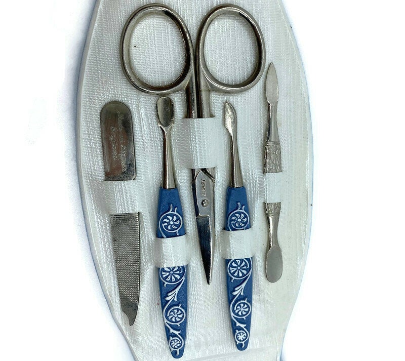 Vintage Wedgwood Style Manicure Kit at Duckwells
