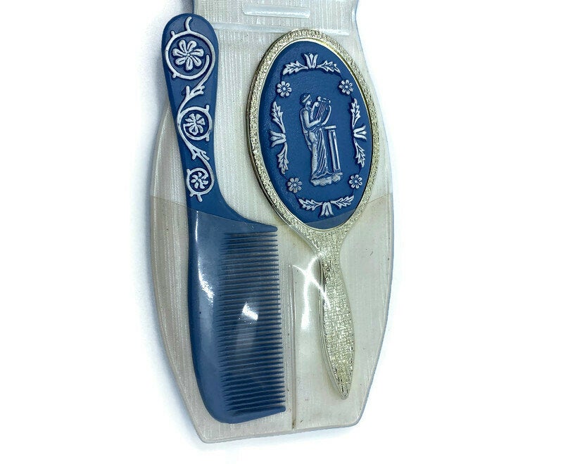 Vintage Wedgwood Style Manicure Kit at Duckwells