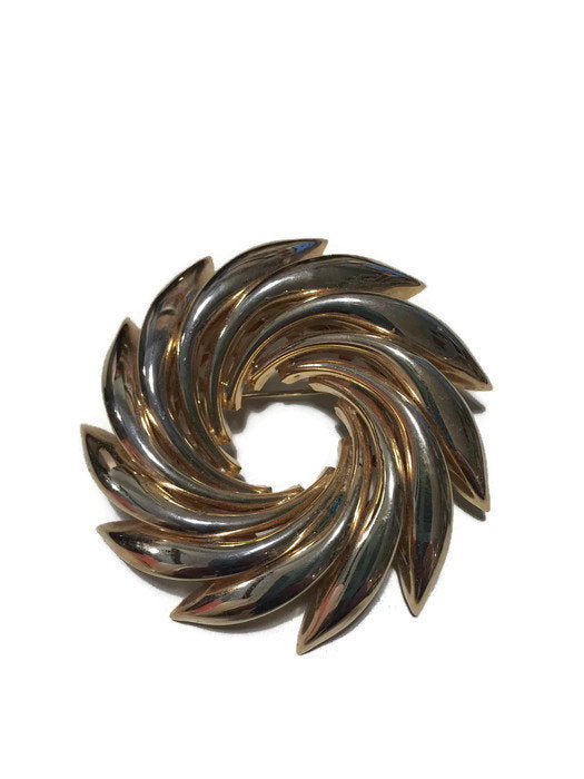 Vintage Wreath Pin at Duckwells