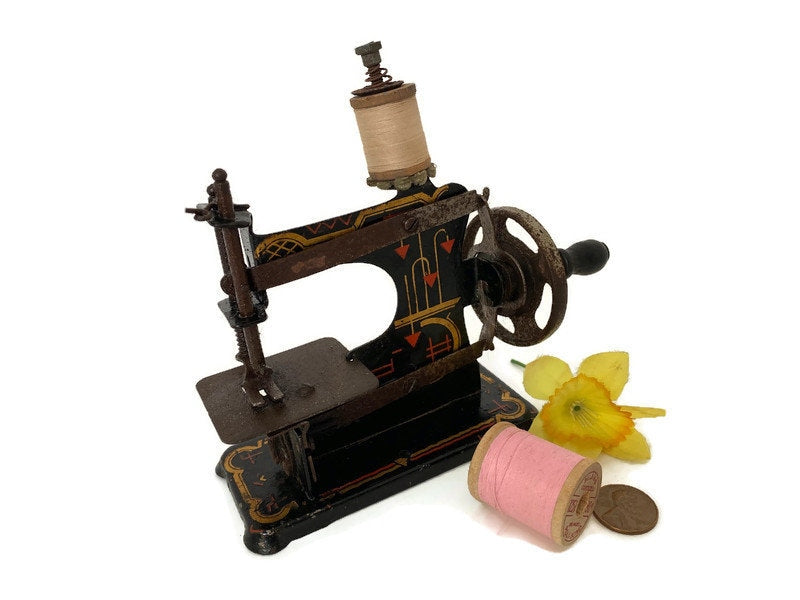 Vintage Toy Sewing Machine Collectible DisplayToy, at Duckwells