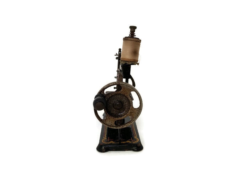 Vintage Toy Sewing Machine Collectible DisplayToy, at Duckwells