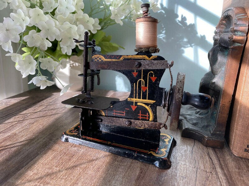 Vintage Toy Sewing Machine Collectible DisplayToy, at Duckwells