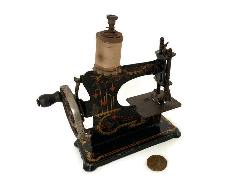Vintage Toy Sewing Machine Collectible DisplayToy, at Duckwells
