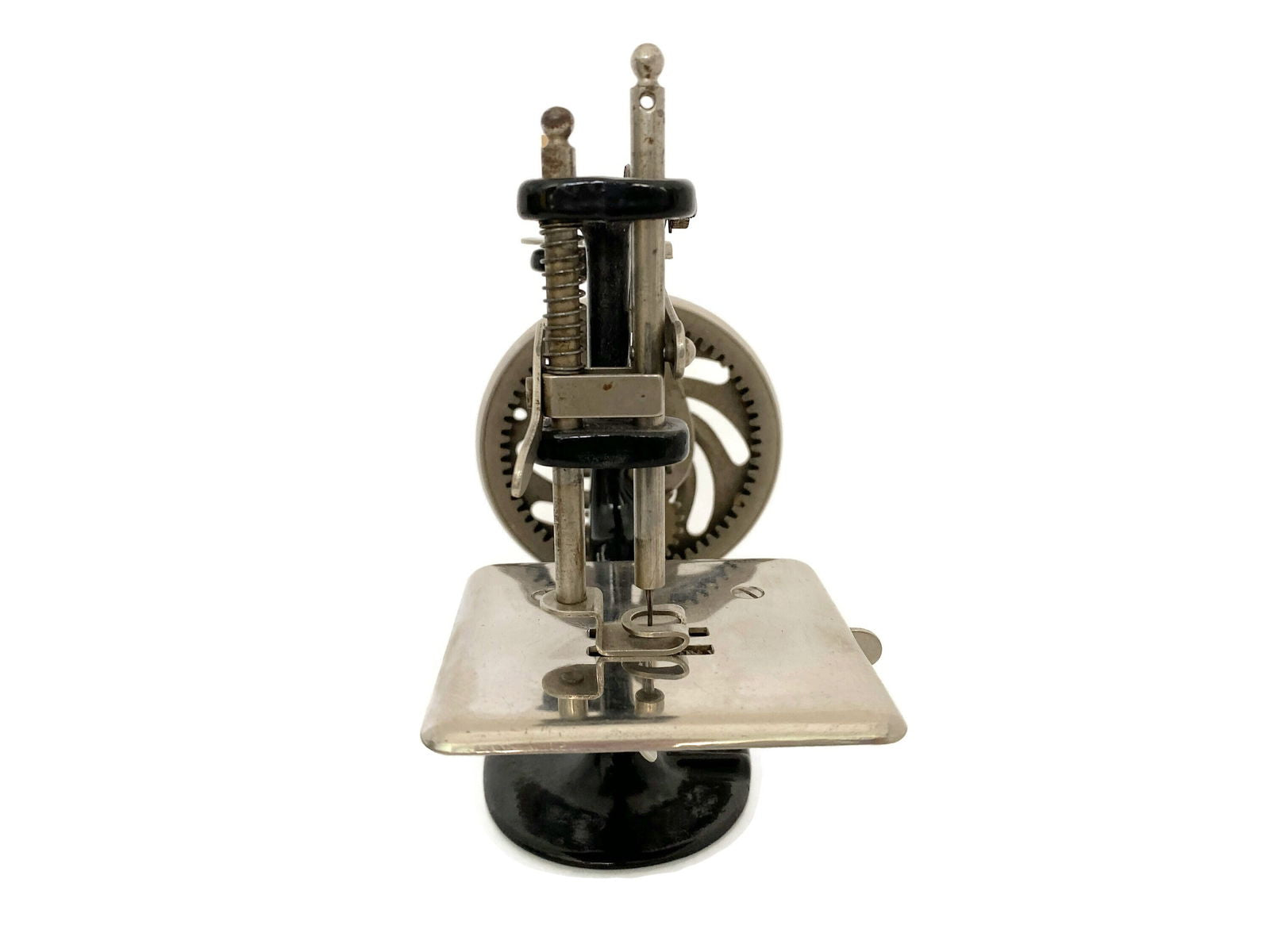 1930s Singer Sewing Machine Model 20 at Duckwells