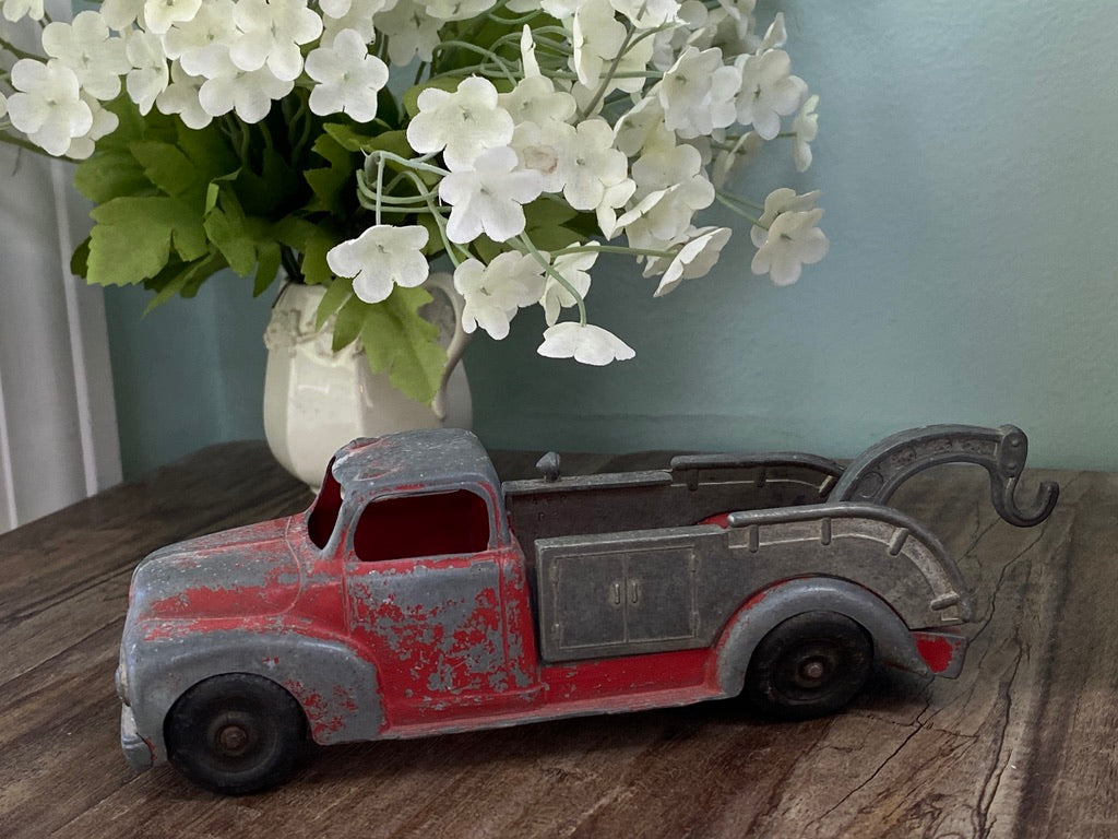 Vintage Tow Truck by Hubley Kiddie Toy at Duckwells