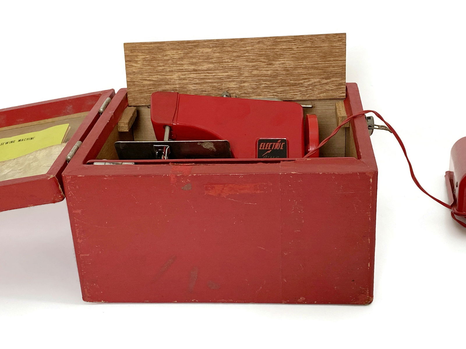 Midcentury Toy Sewing Machine Electric Little Modiste Made in Japan - Duckwells