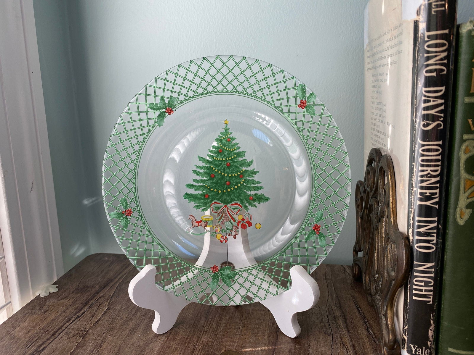 Vintage French Clear Glass Christmas Luncheon Plates by Arcoroc - Duckwells