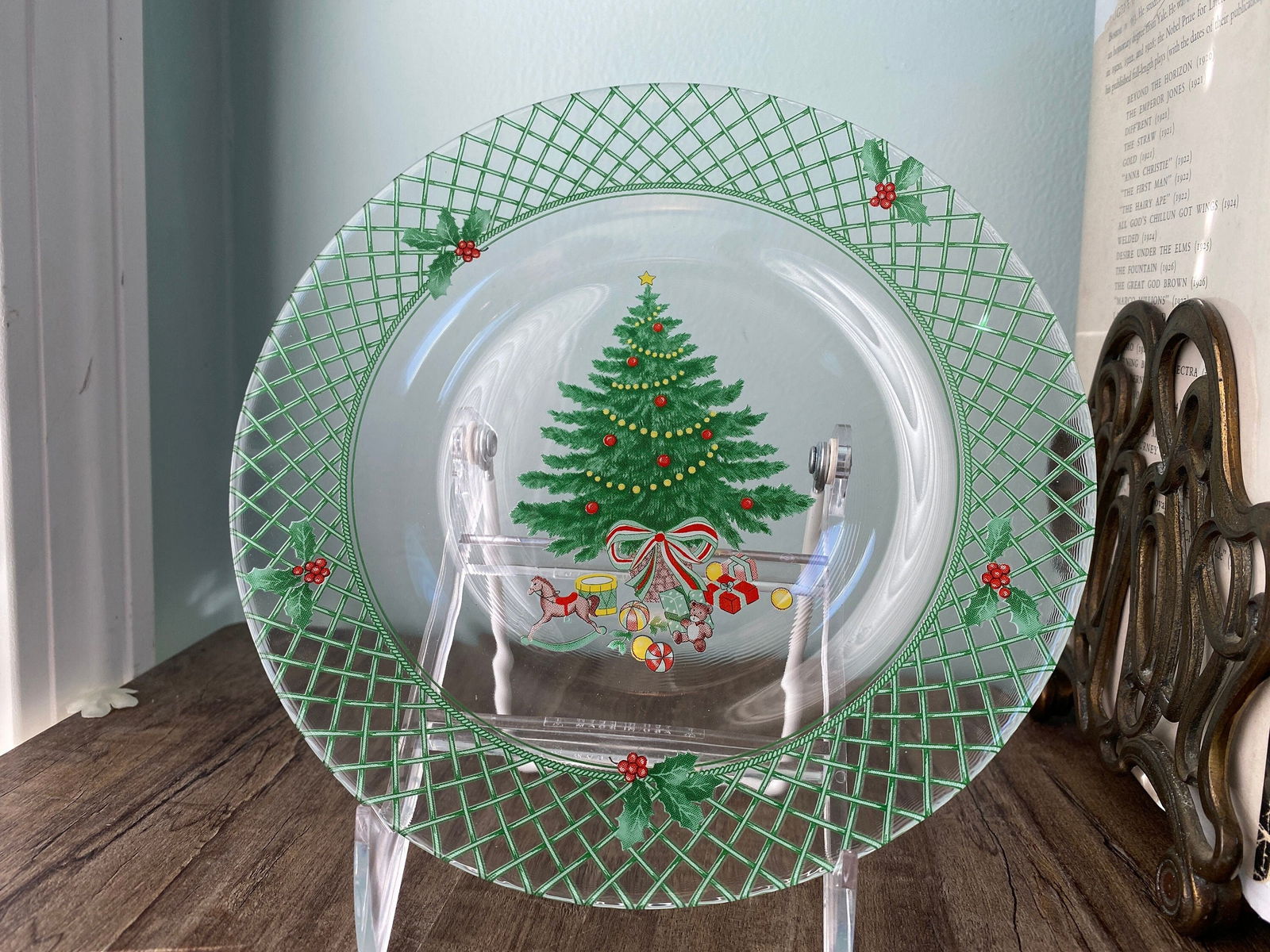 Vintage French Clear Glass Christmas Luncheon Plates by Arcoroc - Duckwells