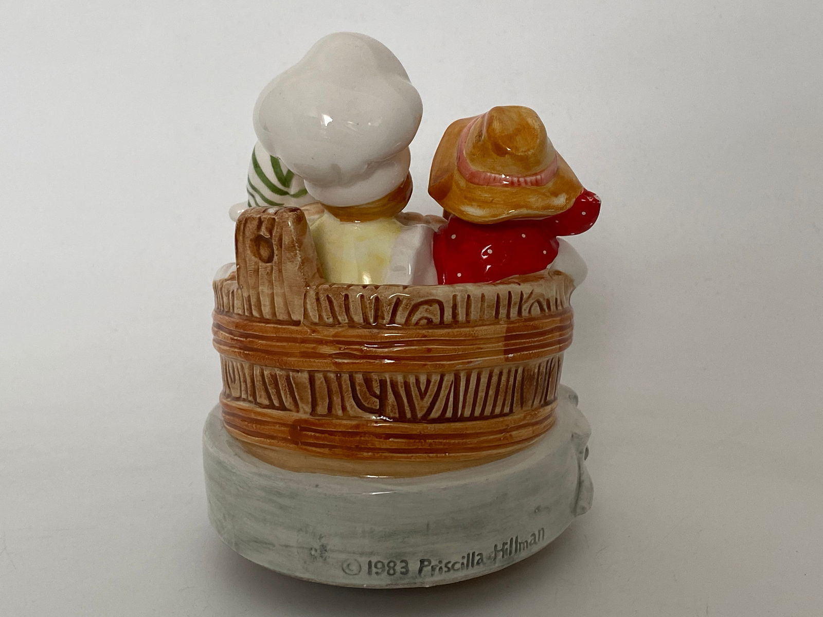 Vintage Gorham Ceramic Music Box Rub a Dub Dub by Priscilla Hillman 1983 - Duckwells