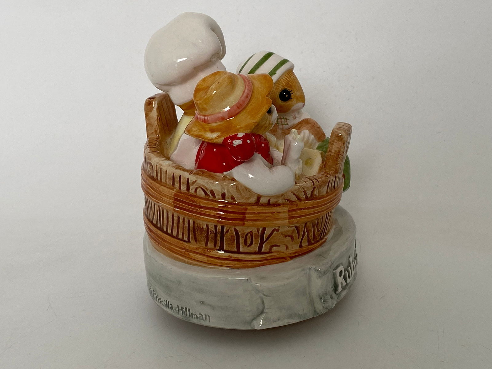 Vintage Gorham Ceramic Music Box Rub a Dub Dub by Priscilla Hillman 1983 - Duckwells