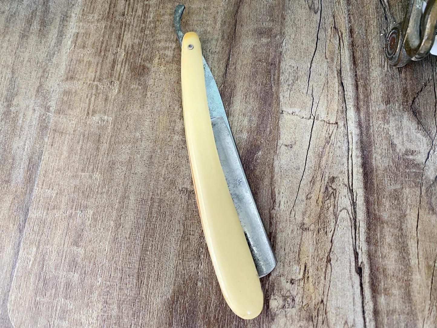 Antique Straight Edge Celluloid Razor