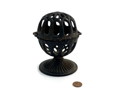 Vintage Cast Iron String Holder at Duckwells