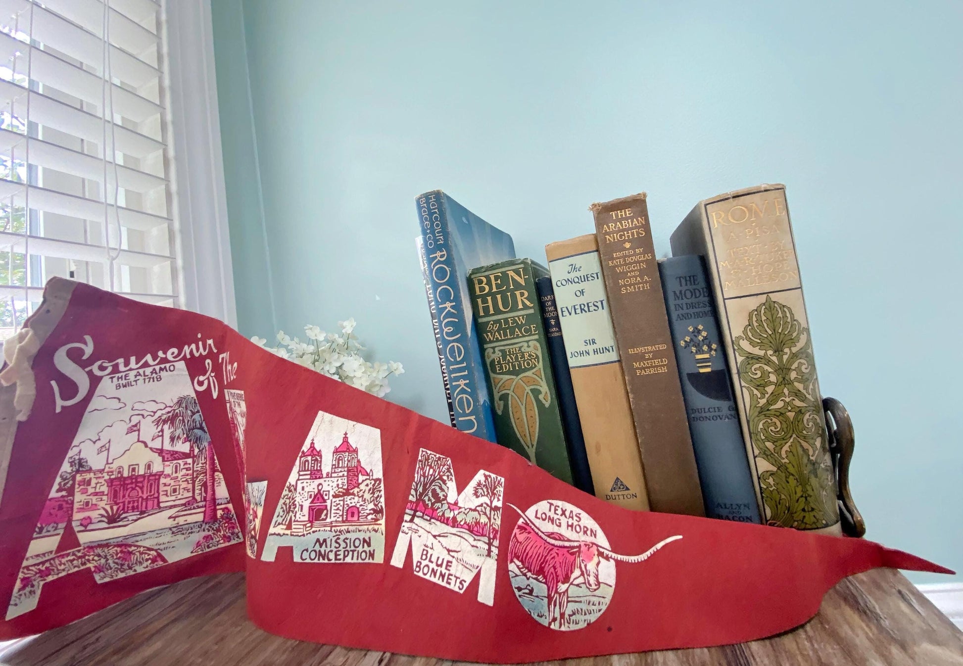 Vintage Alamo Pennant - A Texas 1950s Felt Travel Souvenir at Duckwells