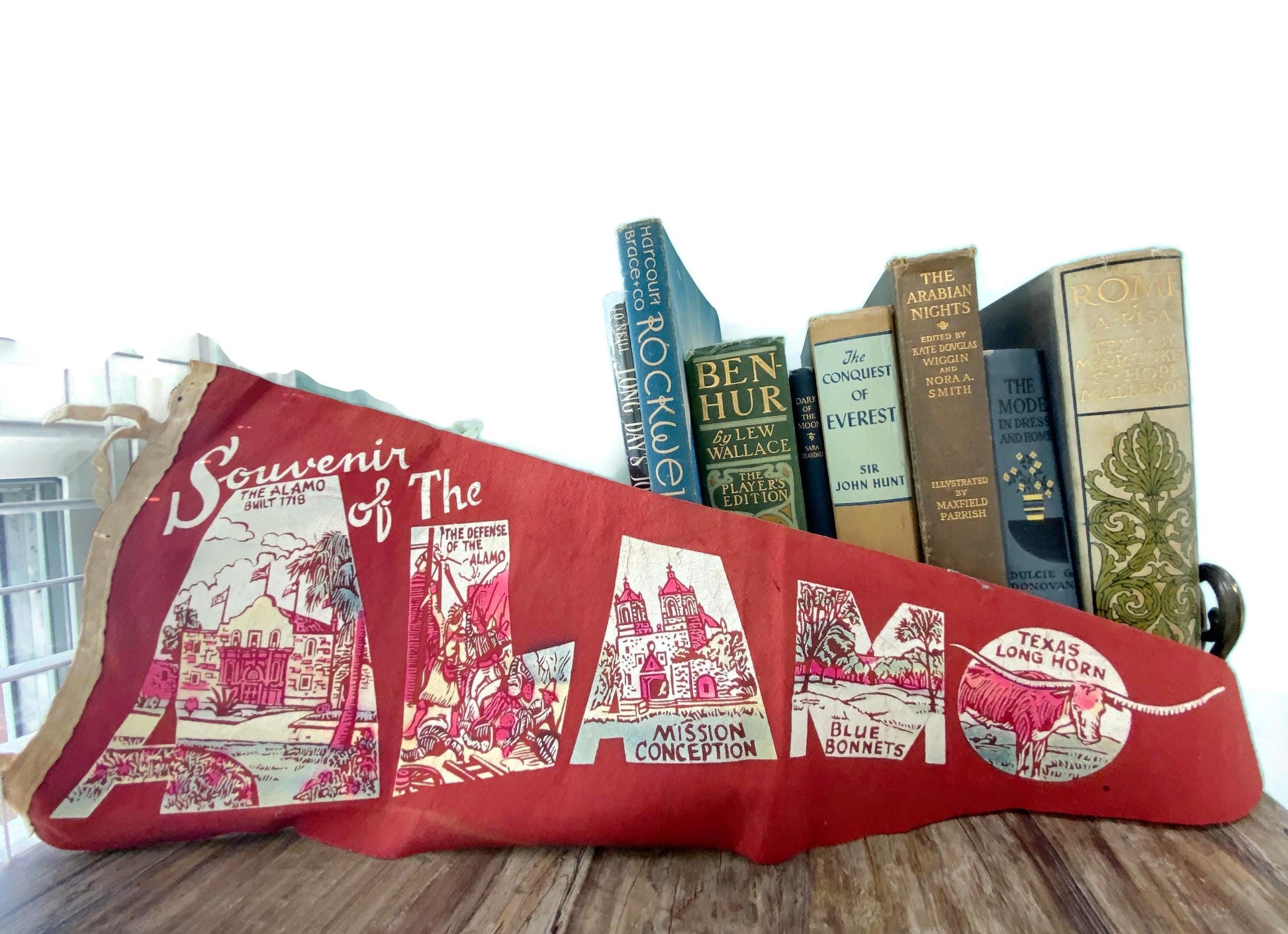 Vintage Alamo Pennant - A Texas 1950s Felt Travel Souvenir at Duckwells