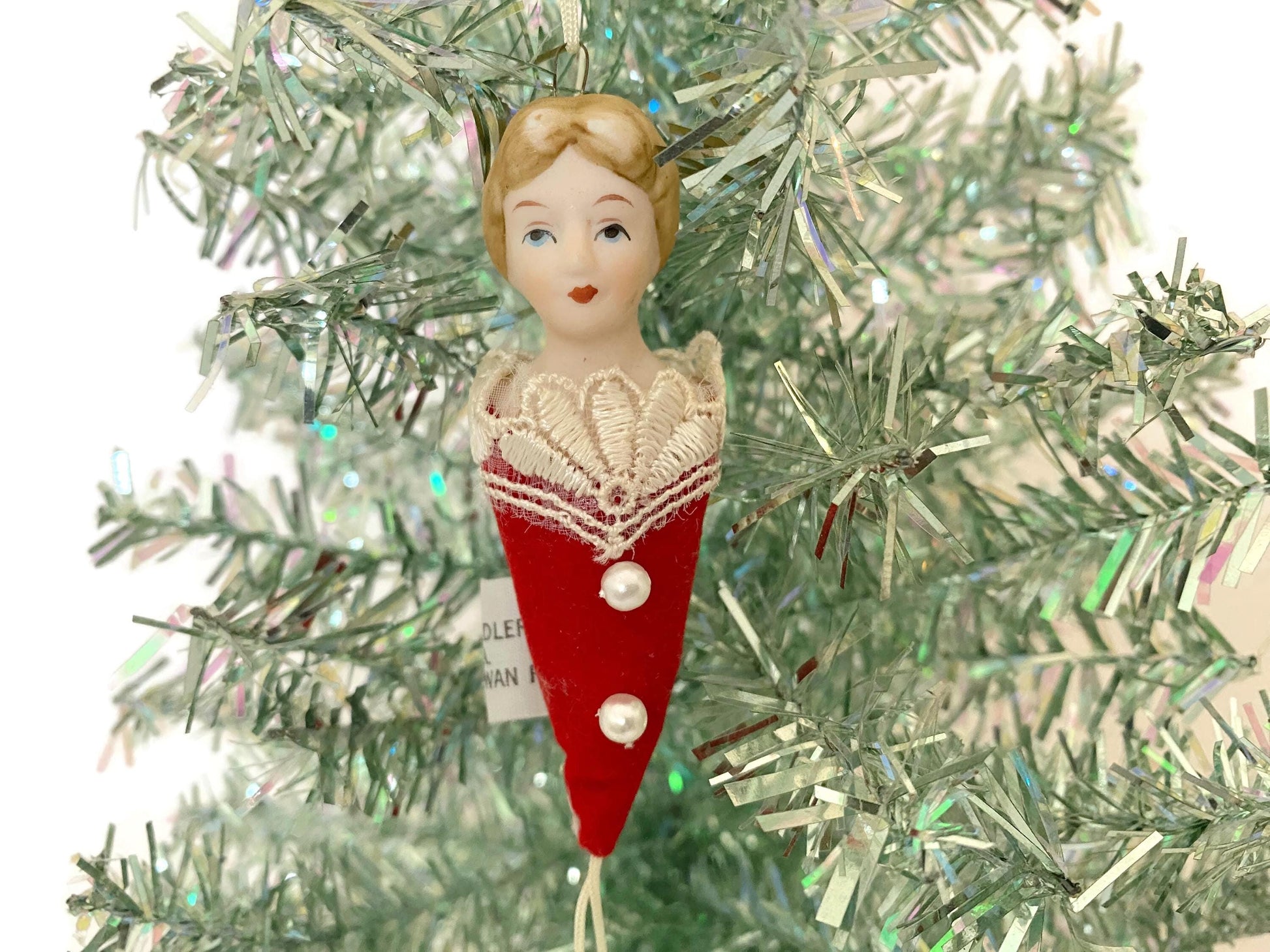 Vintage Christmas Retro Victorian Ornament at Duckwells