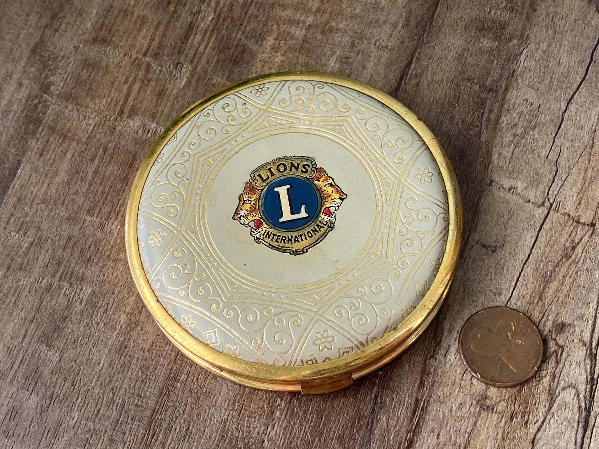 Vintage Lions International Mirrored Powder Compact at Duckwells