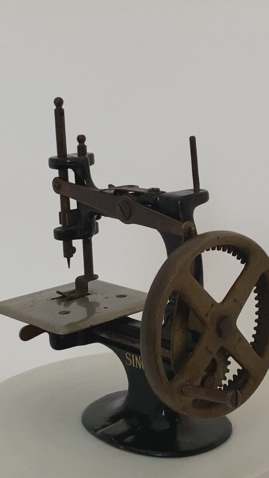 Antique Singer Sewing Machine, Model 20 with 4 Spokes – Duckwells