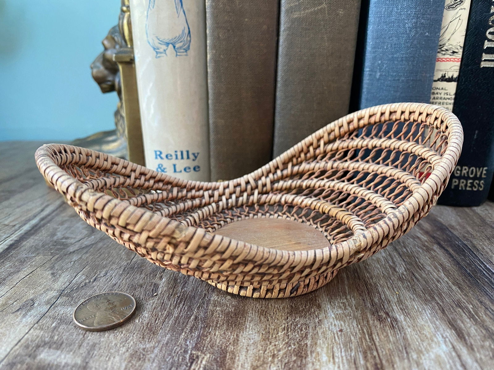 Antique Wicker Baby Doll Bassinet - Duckwells