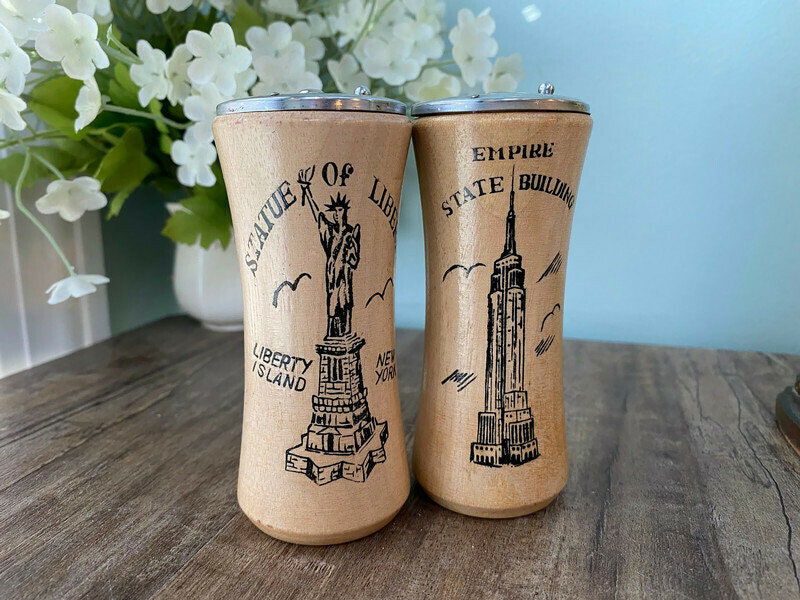 Midcentury New York City Souvenir Salt and Pepper Shakers - Duckwells