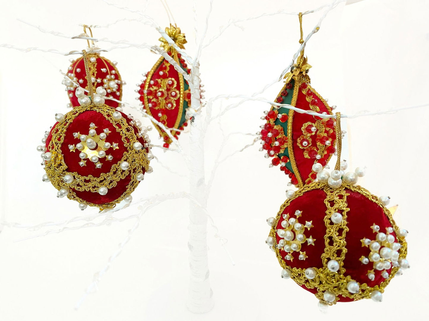 Vintage Beaded Red Green and Gold Christmas Ornaments - Duckwells