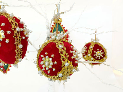 Vintage Beaded Red Green and Gold Christmas Ornaments - Duckwells